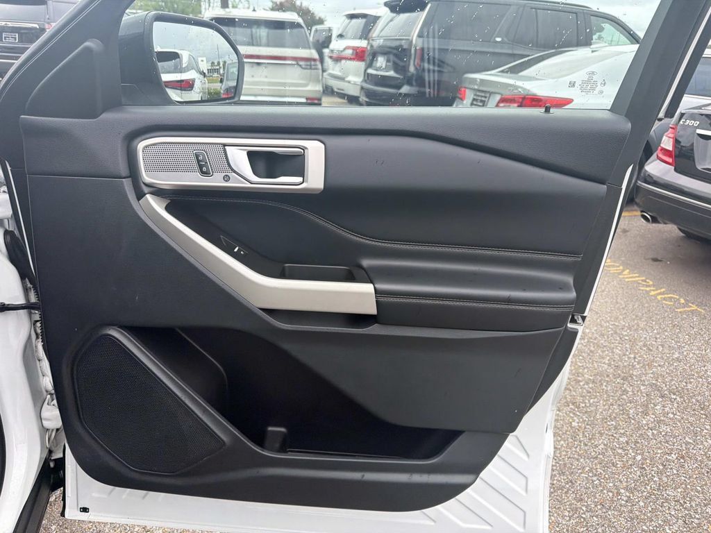 Used 2021 Ford Explorer Limited w/ Equipment Group 301A RWD image 14