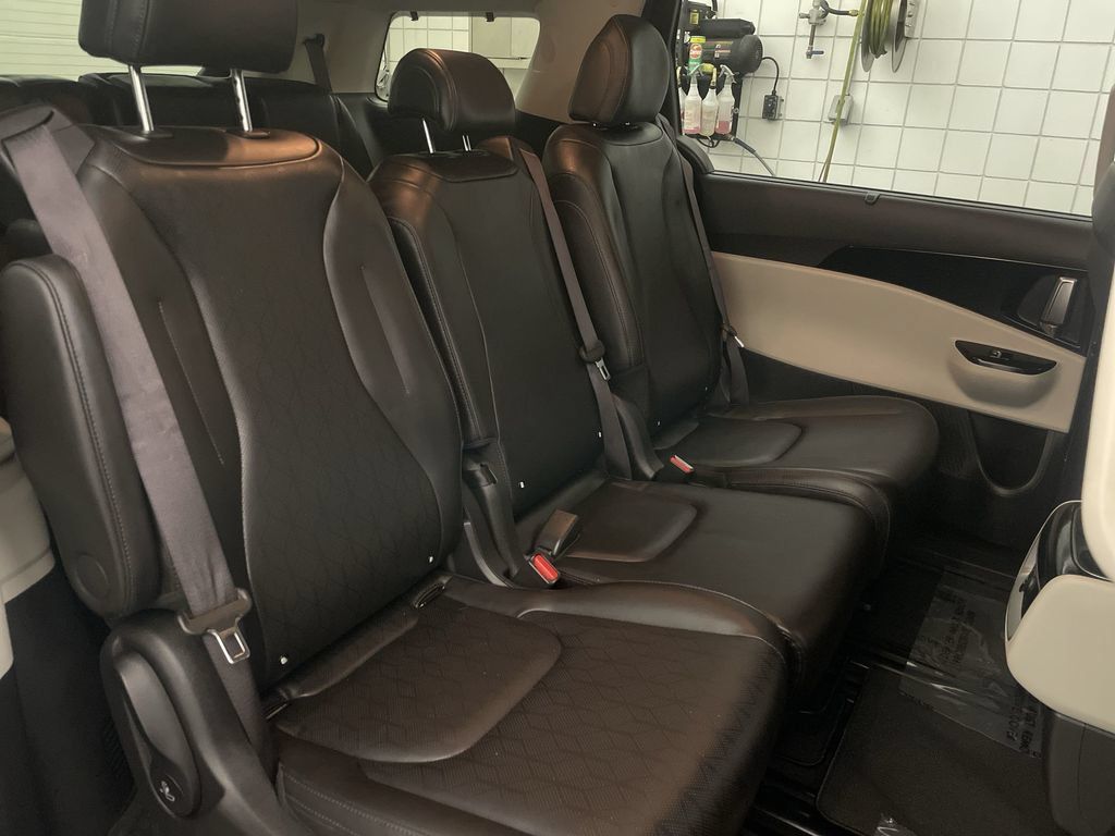 Used 2022 Kia Carnival EX FWD image 20