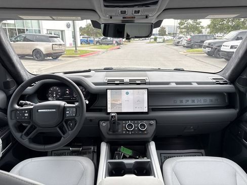 Used 2025 Land Rover Defender 110 V8 image 19