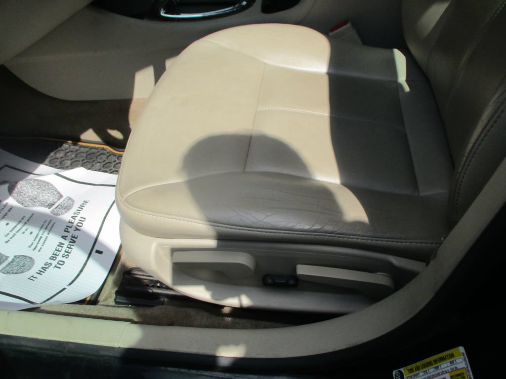 Used 2009 Chevrolet Impala LT w/ Luxury Edition Package FWD image 11