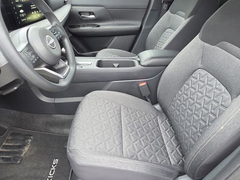 Used 2025 Nissan Kicks SV image 10