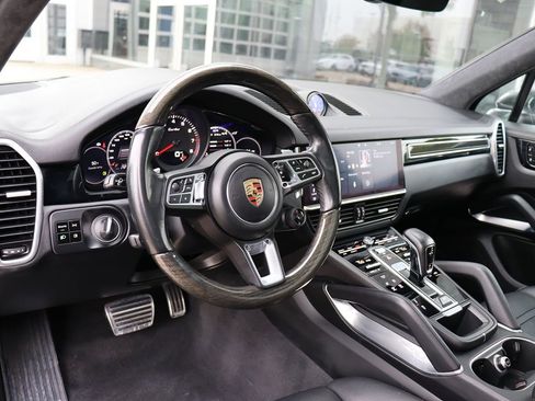 Used 2020 Porsche Cayenne Turbo image 12