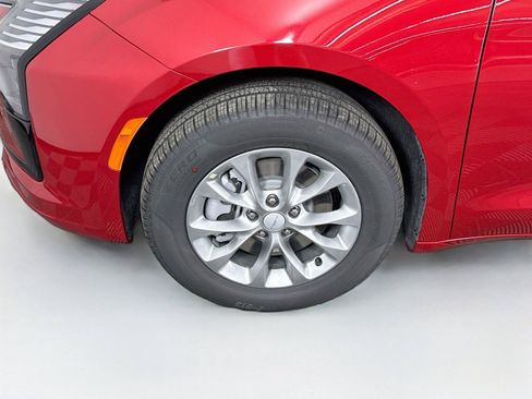 New 2027 Chrysler Pacifica Select AWD/4WD image 24