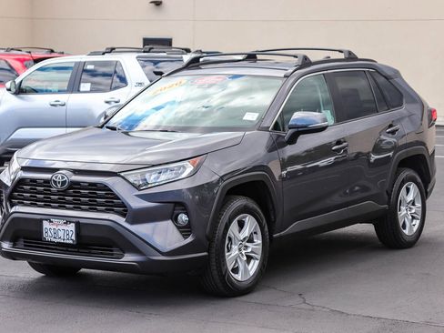 Certified 2020 Toyota RAV4 XLE w/ Carpet Mat Package FWD image 3