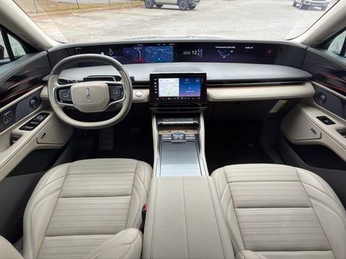 Used 2025 Lincoln Nautilus Reserve w/ Jet Appearance Package image 13