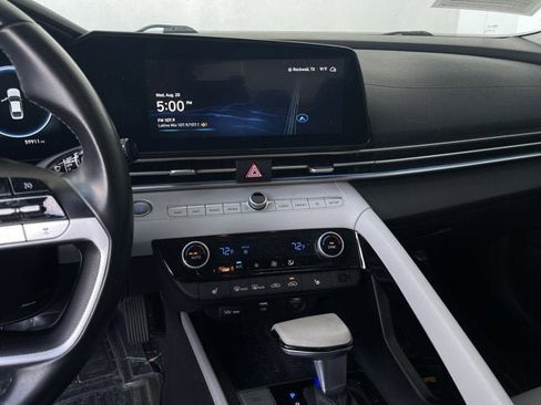 Used 2023 Hyundai Elantra Limited image 21