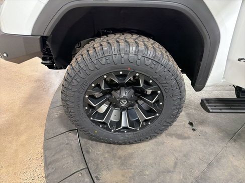 Used 2022 GMC Sierra 3500 AT4 w/ AT4 Preferred Package image 43