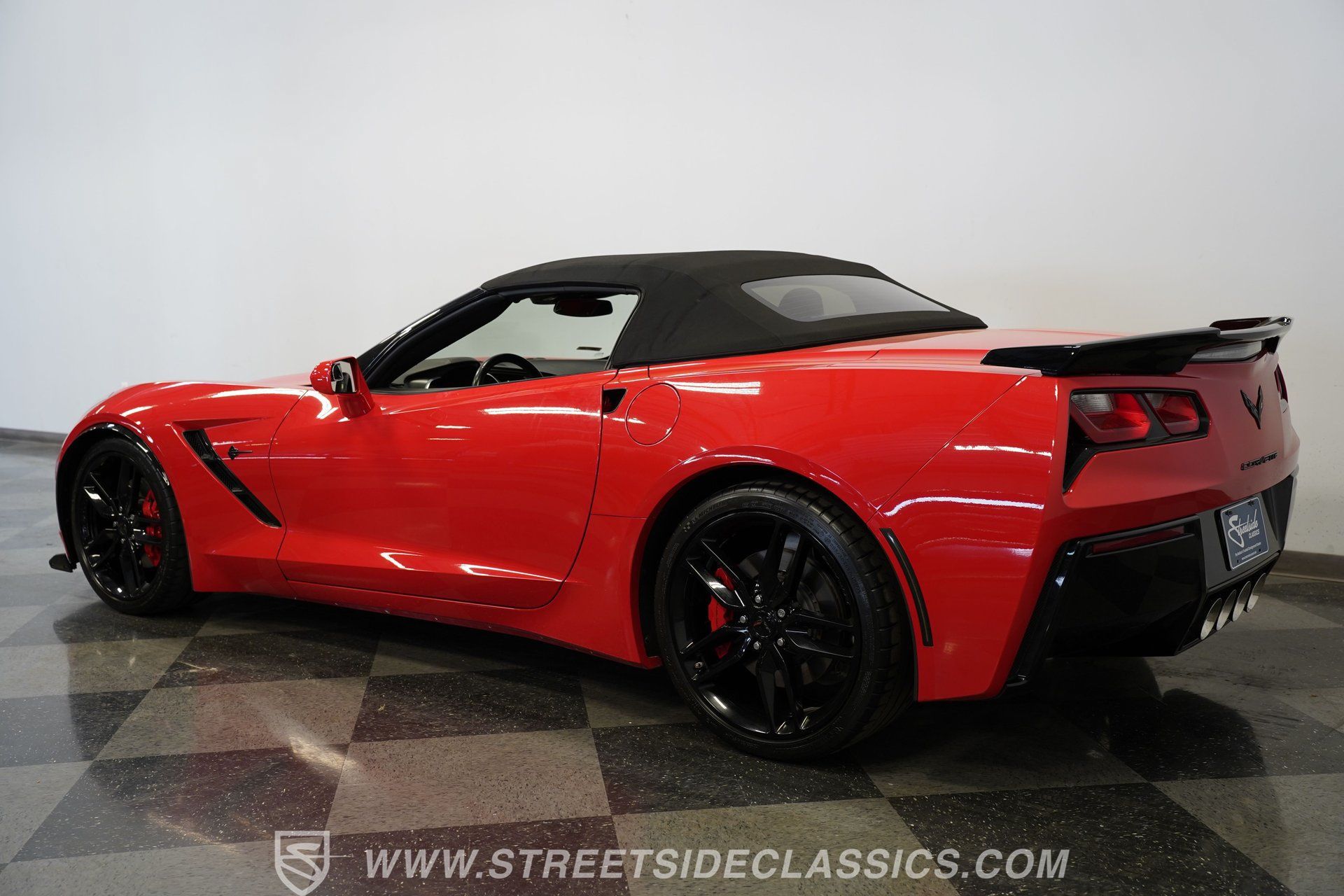 Used 2019 Chevrolet Corvette Stingray Convertible w/ Carbon Flash Badge Package RWD image 25
