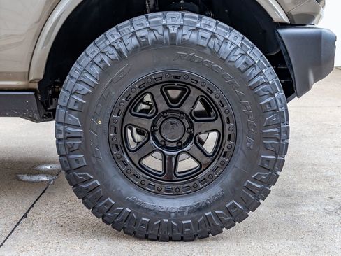 Used 2025 Ford Bronco Outer Banks AWD/4WD image 12