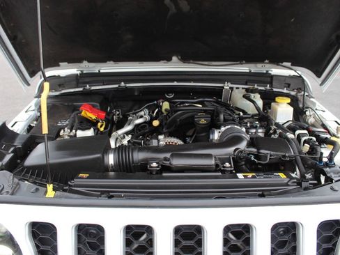 Used 2023 Jeep Gladiator Overland w/ Cold Weather Group AWD/4WD image 18