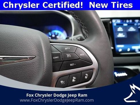 Certified 2024 Chrysler Pacifica Touring-L image 19