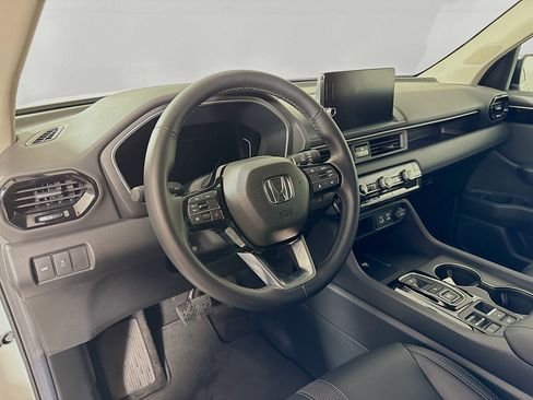 Used 2025 Honda Pilot EX-L image 9