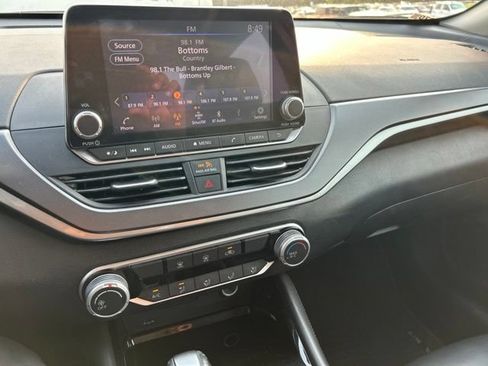 Used 2024 Nissan Altima 2.5 SR FWD image 8