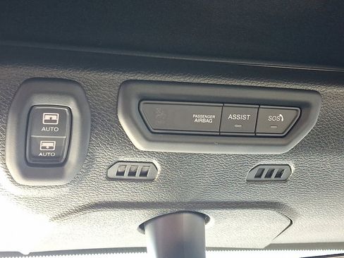 Used 2022 Jeep Wrangler Unlimited Sahara image 32