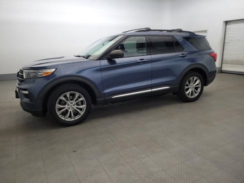 Used 2020 Ford Explorer XLT w/ Equipment Group 202A AWD/4WD image 2