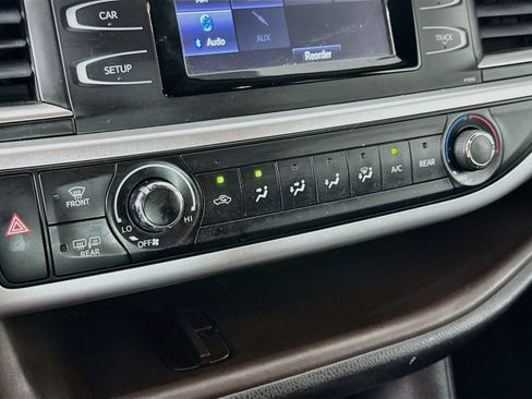 Used 2019 Toyota Highlander LE AWD/4WD image 15