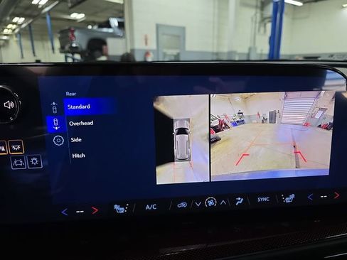 New 2026 Chevrolet Traverse Z71 w/ Driver Confidence Package image 25