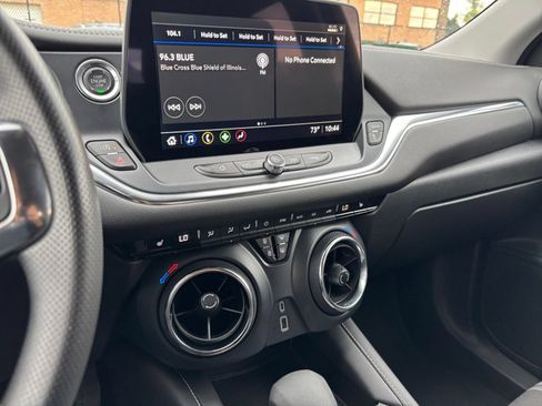 Used 2025 Chevrolet Blazer LT FWD image 17
