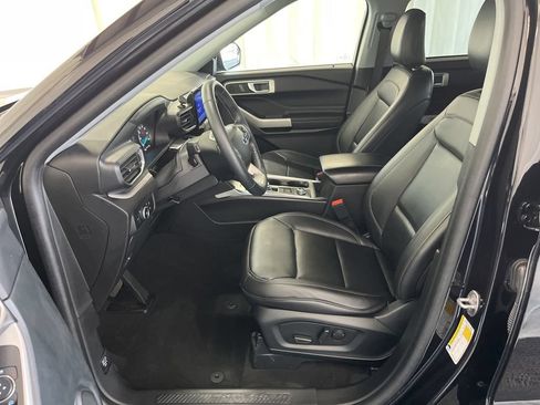Used 2023 Ford Explorer XLT w/ Equipment Group 202A AWD/4WD image 3