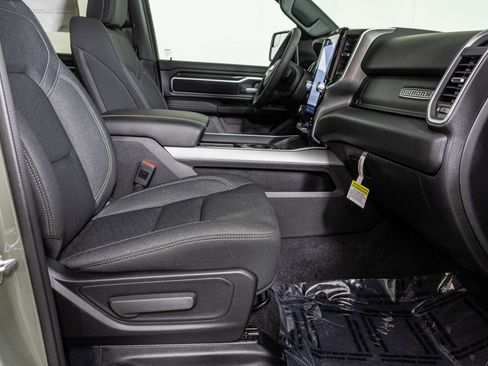 New 2026 RAM 1500 4x4 Crew Cab image 39