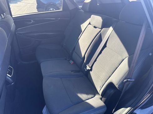 Used 2017 Kia Sorento FWD image 14