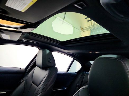 Used 2022 BMW 330i 330i w/ Driving Assistance Package image 11