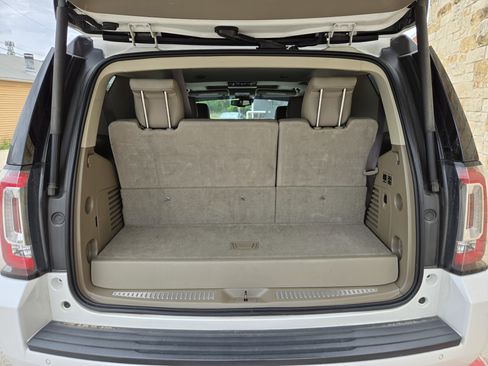 Used 2017 GMC Yukon SLT w/ Premium Edition image 18