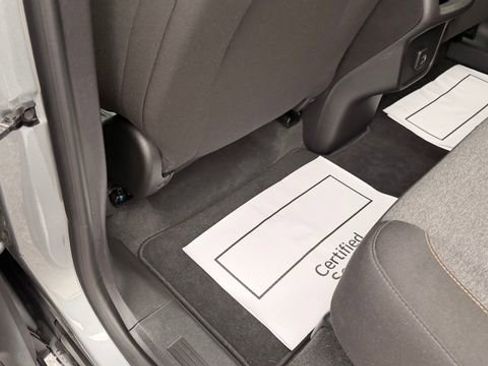 Used 2024 Chevrolet Equinox LT image 36