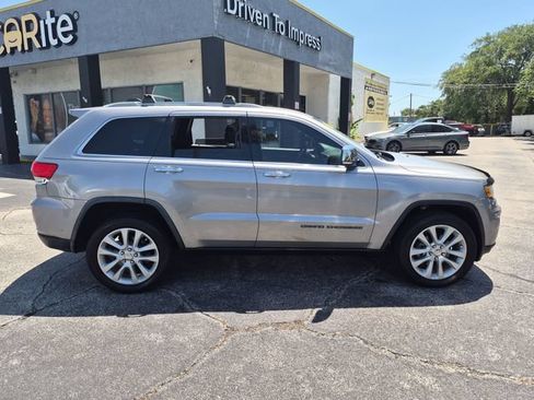 Used 2017 Jeep Grand Cherokee Limited AWD/4WD image 4
