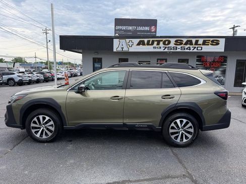 Used 2023 Subaru Outback Premium AWD/4WD image 1