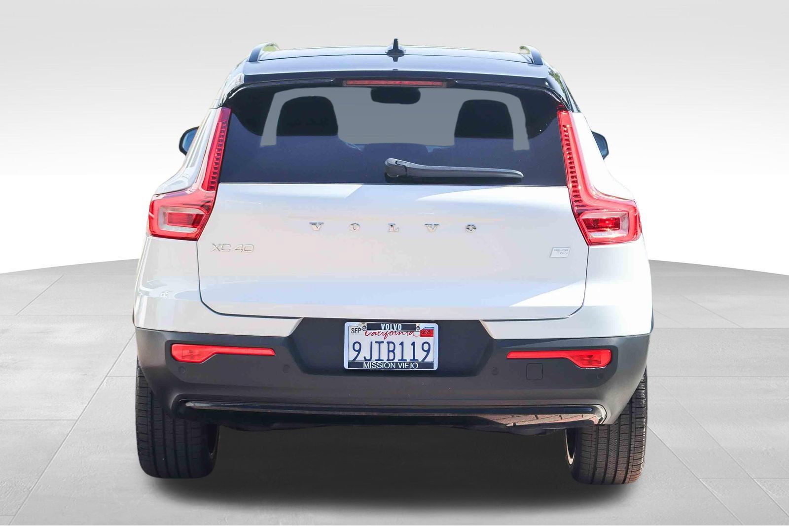 Used 2023 Volvo XC40 Recharge Plus w/ Protection Package Premier AWD/4WD image 7