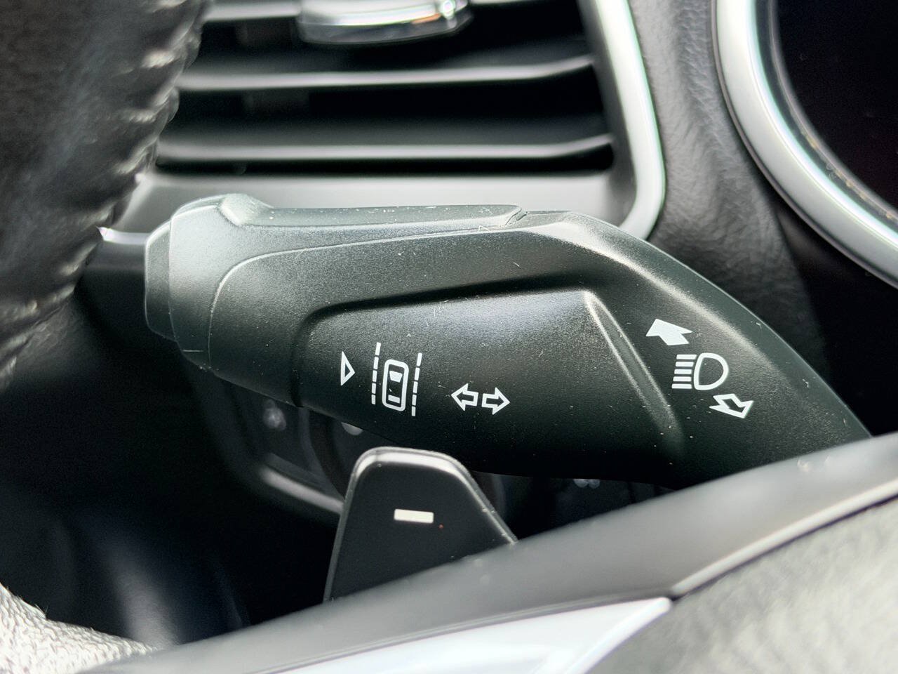 Used 2018 Ford Edge Titanium w/ Equipment Group 302A AWD/4WD image 33