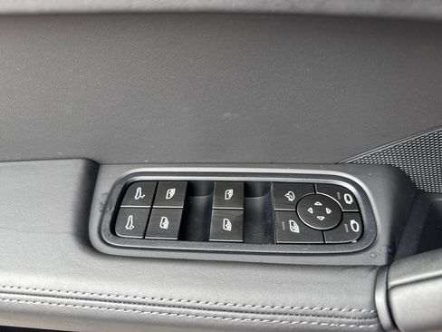 Used 2024 Porsche Cayenne Coupe image 15