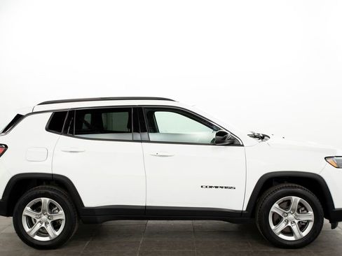 Used 2024 Jeep Compass Latitude AWD/4WD image 11