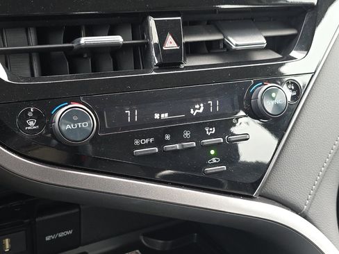 Used 2024 Toyota Camry XLE image 16