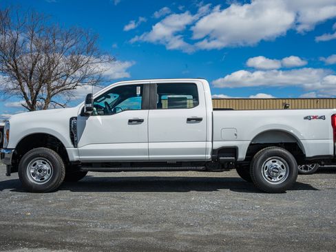 New 2026 Ford F250 XL w/ XL Chrome Package image 4