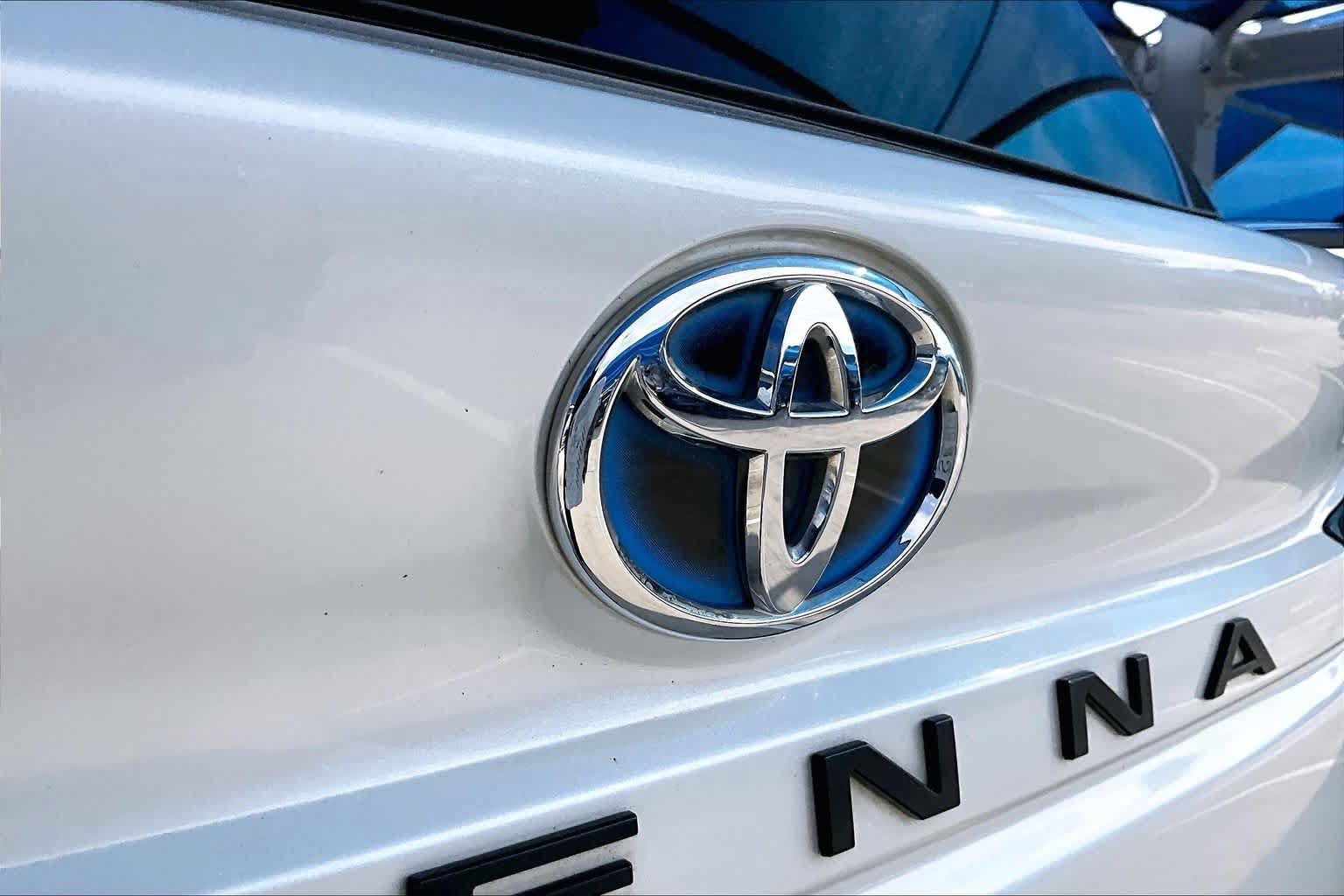 Used 2022 Toyota Sienna XLE FWD image 29