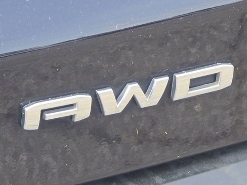 Used 2021 GMC Acadia SLE AWD/4WD image 4