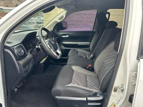 Used 2018 Toyota Tundra SR5 AWD/4WD image 11