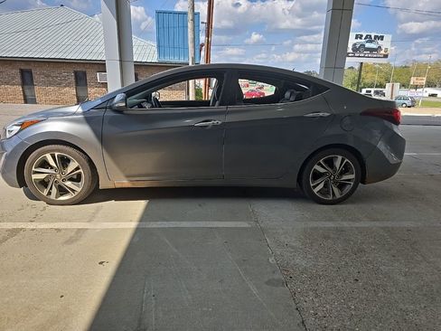 Used 2016 Hyundai Elantra Limited image 2