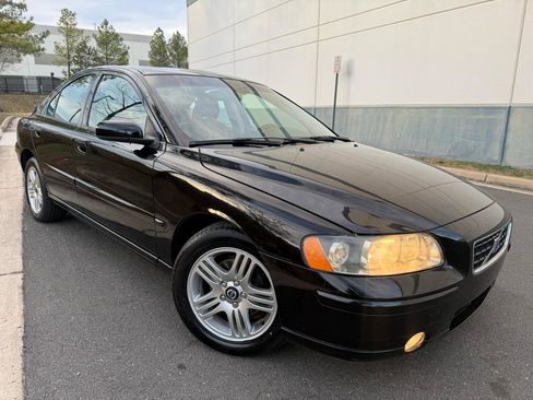 Used 2005 Volvo S60 2.5T image 1
