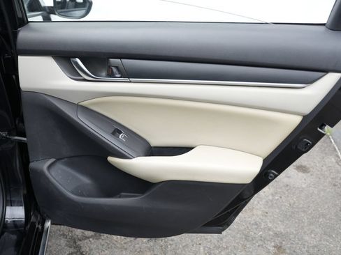 Used 2018 Honda Accord EX image 34