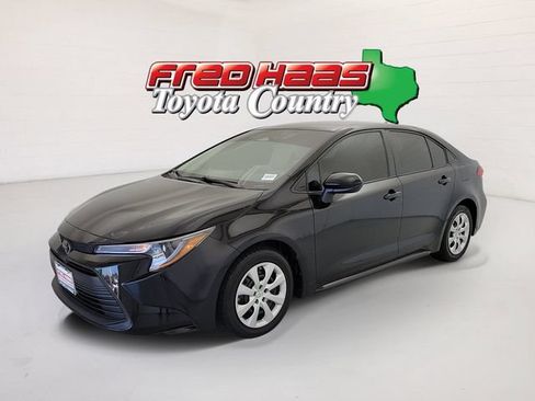 Used 2026 Toyota Corolla LE FWD image 1