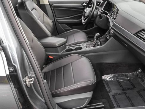 Certified 2023 Volkswagen Jetta SE FWD image 32