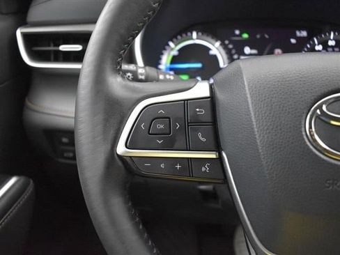 Used 2022 Toyota Highlander Bronze Edition image 17