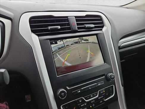 Used 2016 Ford Fusion SE FWD image 12