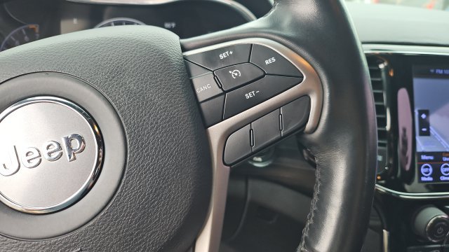 Used 2020 Jeep Grand Cherokee Laredo RWD image 10