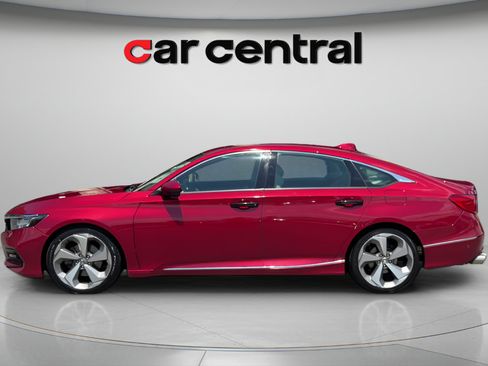 Used 2018 Honda Accord Touring image 2