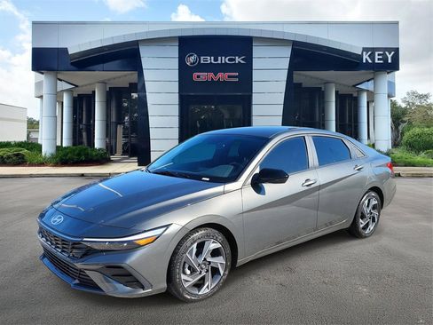 Certified 2025 Hyundai Elantra Sport image 2