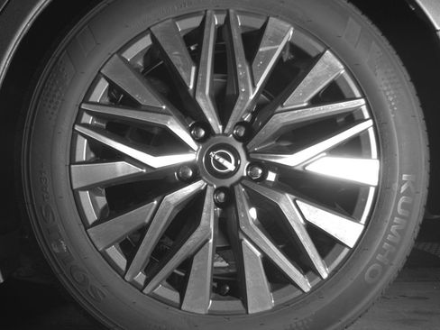 Used 2025 Nissan Altima 2.5 SV FWD image 14